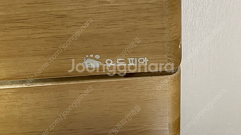 우드피아 월넛 원목 싱글 조명 침대 프레임 팝니다.--4
