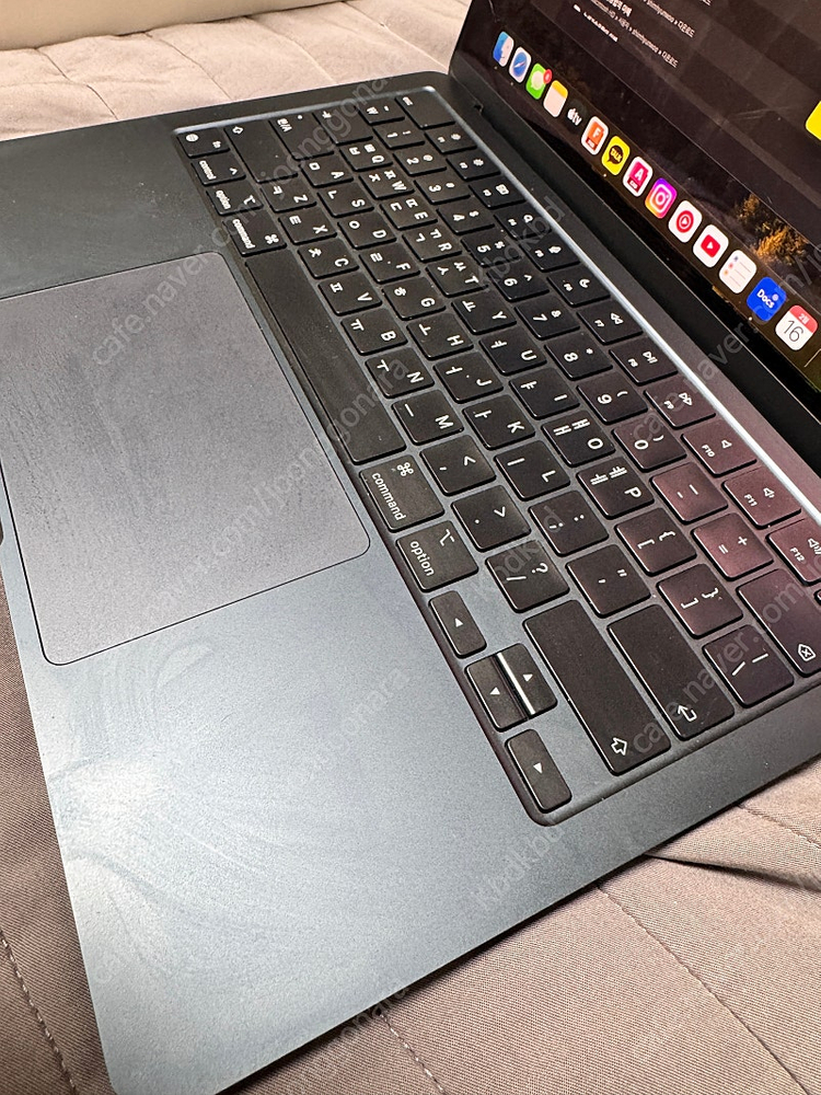 맥북 에어 M2 13인치 기본형 미드나이트--1