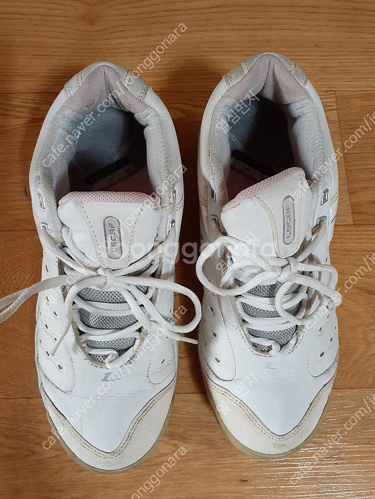 르까프 운동화 사이즈240 필요하신 분들은 편하게 보세요 10000원 직거래 가능해요--1