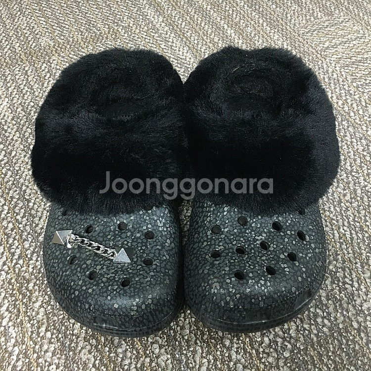 크록스 여성 털 클로그 240--0