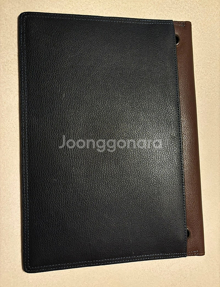 로터프 가죽 클러치백 팝니다.--1