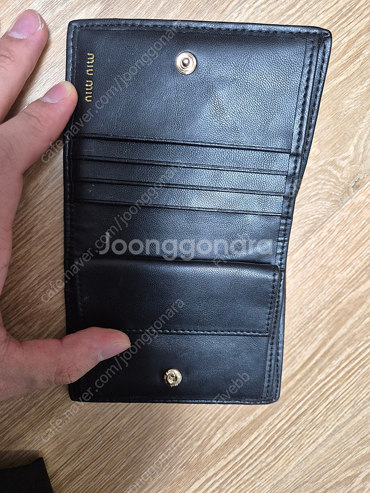 미우미우 정품 반지갑 팝니다~--6