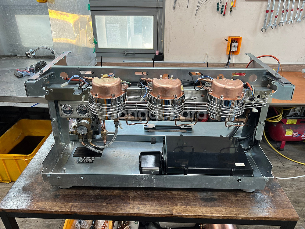 ■오버홀완료 커피머신■ 달라코르테 EVO2 3그룹 화이트 판매합니다.--5