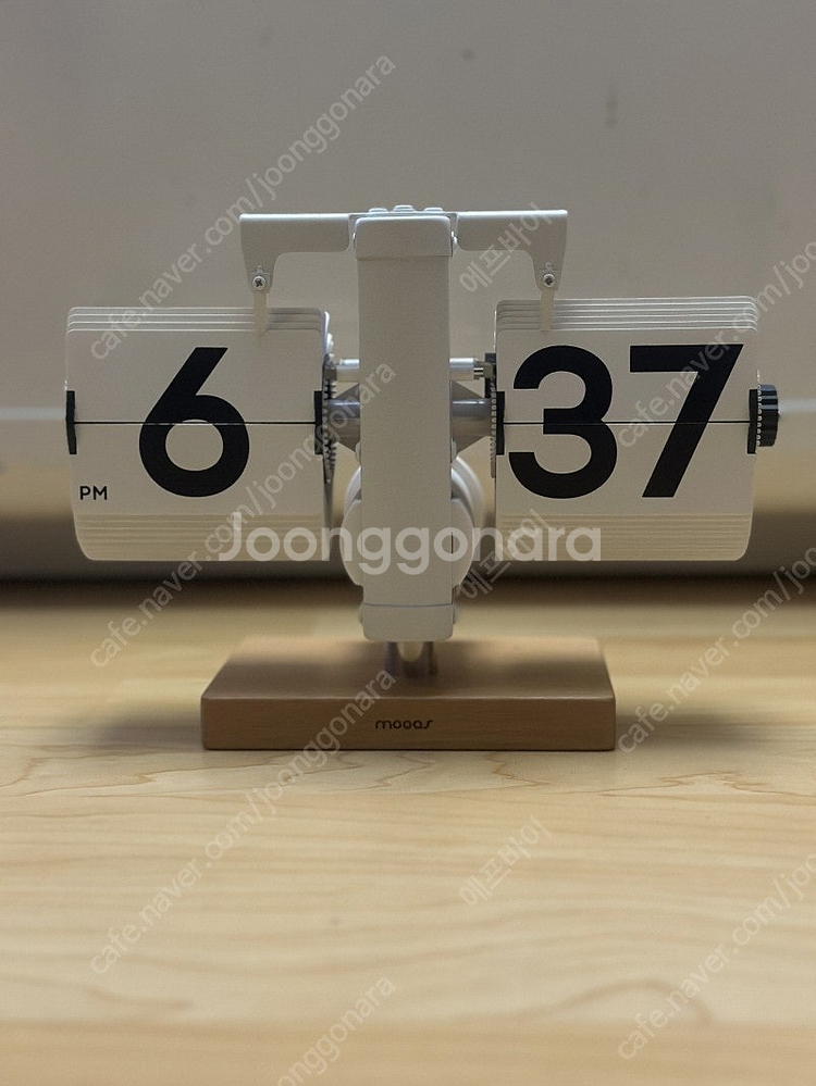 무아스 클래식 모던우드 21cm (미니) 플립 탁상시계...--2