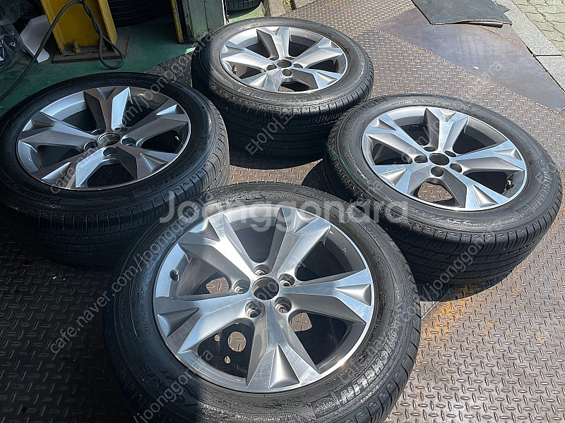 18인치 렉서스nx300h 순정휠타이어 1대분 트래드 ...--5