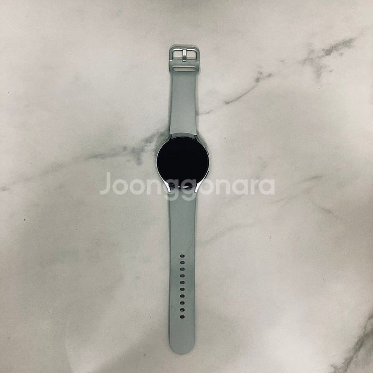 갤럭시 워치4 실버 44MM S급 케이블포함 7만5천원...--0