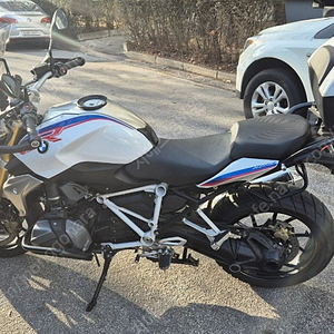 22년출고 21년식 r1250r 팝니다.