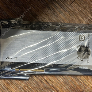 ASUS HYPER M.2 x16 Gen 4 CARD 새상품 판매합니다.