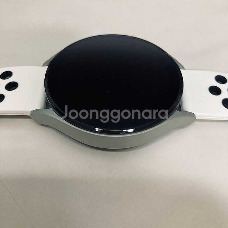 갤럭시 워치4 실버 44MM 매우깨끗 케이블포함 8만원...--2