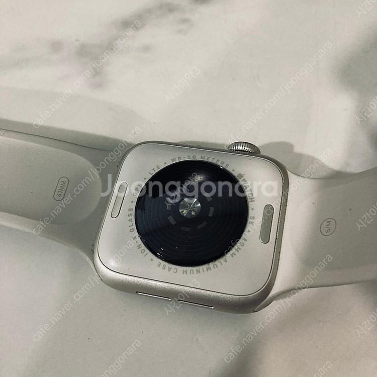애플워치SE2 실버 40MM S급 배터리95% 케이블포함 17만원 판매합니다--4