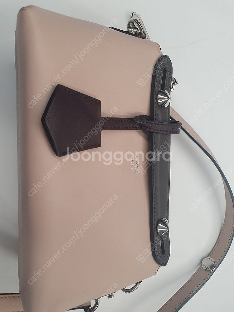 펜디 바이더웨이 미니 택포 65만--2