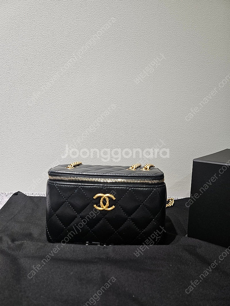 샤넬 베니티백 블랙 골든볼--0