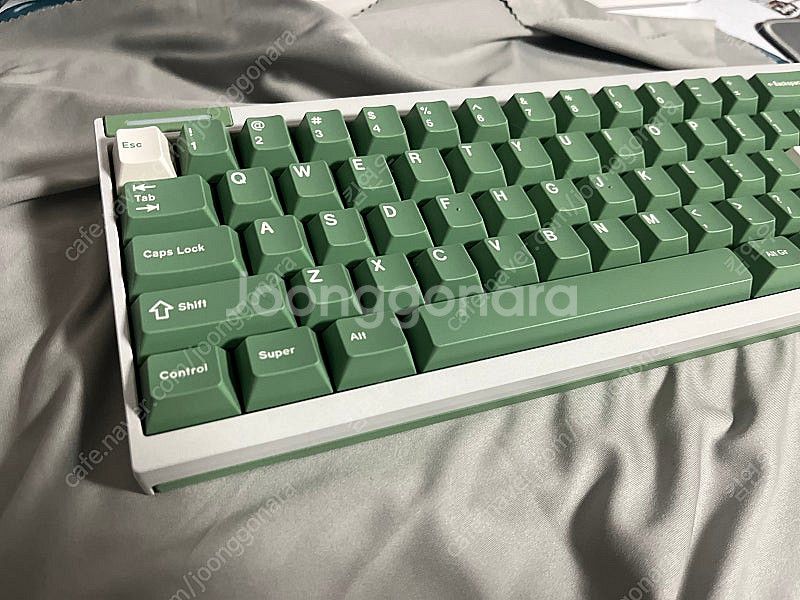 QK65V2 화이트 아보카도 유무선 커스텀 키보드--1