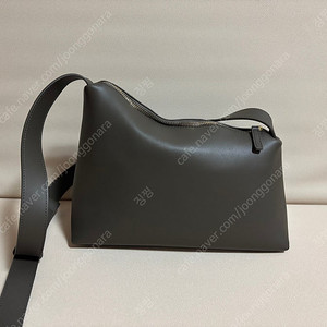 로서울 로위 레더 숄더백 (Rowie leather shoulder bag) 카키