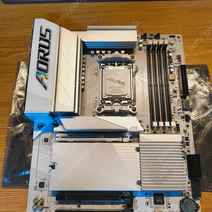 B650E AORUS ELITE X AX ICE 팝니다.