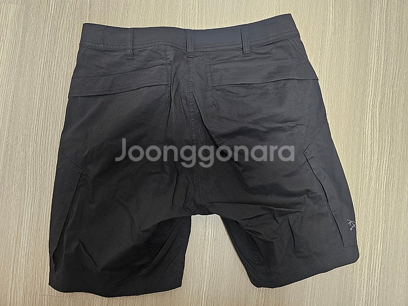 아크테릭스(반바지),피엘라벤(셔츠), 칼하트(베스트)팝...--1