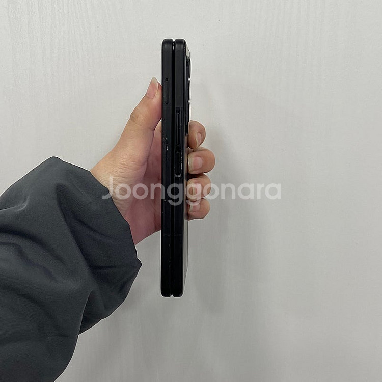 64465 갤럭시Z폴드3 256기가 블랙 공기계 팝니다...--2