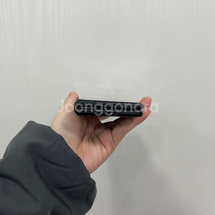 64465 갤럭시Z폴드3 256기가 블랙 공기계 팝니다...--3