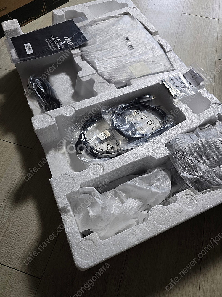 MSI MAG 271QPX QD-OLED E2 WQHD...--4