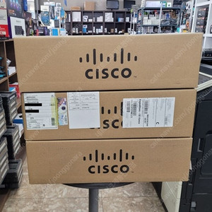 CISCO HUB C1000-24T-4G-L 시스코 허브 박스 제품 입니다.