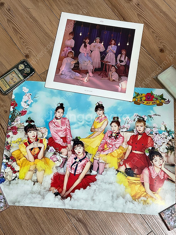 오마이걸 가을동화md, 포스터, 포카 등 일괄--1