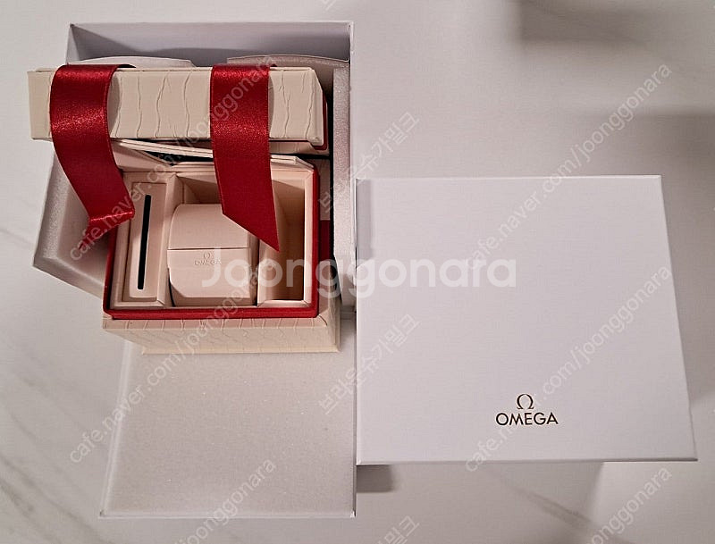 오메가 여성 시계케이스 박스 팝니다 (책자분실 택포)--0