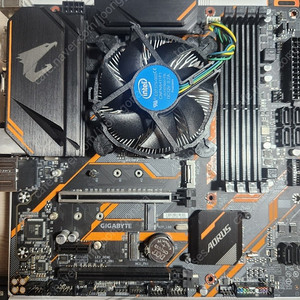 i7 8700 / B360M Aorus PRO / D4 2666 8G x 2 16만(택포)