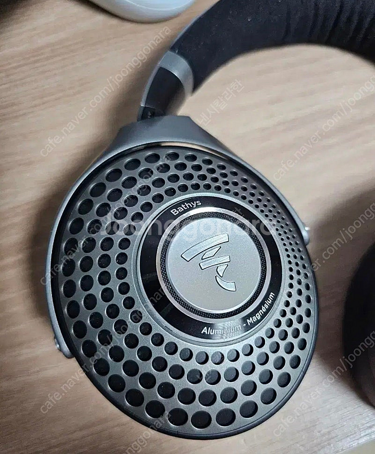 포칼 베티스 블루투스 헤드폰 팝니다.--1