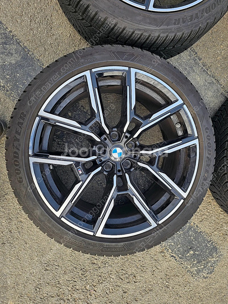 BMW i4 19인치 정품 WCW 윈터휠 굿이어타이어세...--2