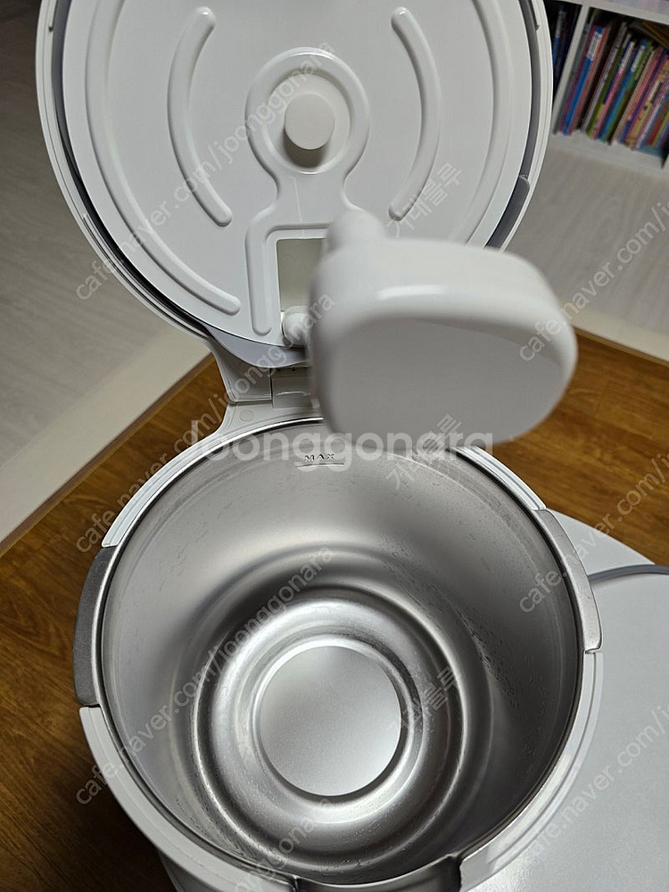 쿠쿠 맘편한 가습기(스테인리스) 판매합니다.--2