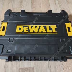 디월트 DEWALT DCD7781P2 해머드릴 새상품 판매합니다.