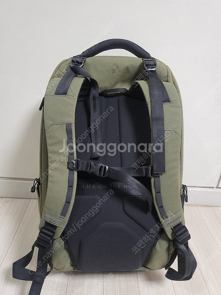 노매틱 네비게이터 백팩 32L 카키--1