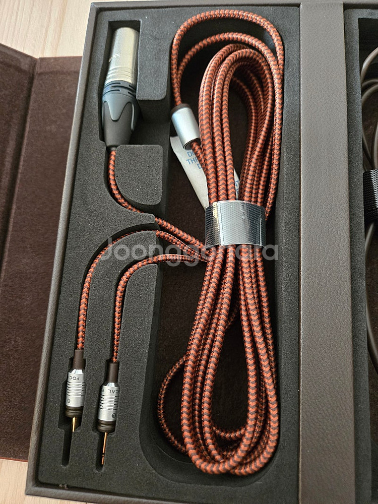 포칼 스텔리아 밀폐형 헤드폰 팝니다.--2