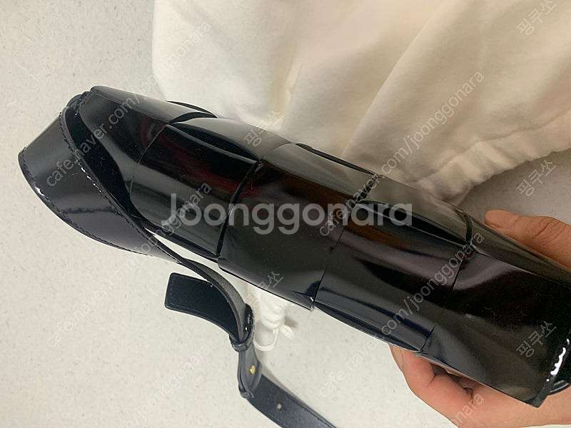 보테가베네타 유광 카세트백 판매.--3