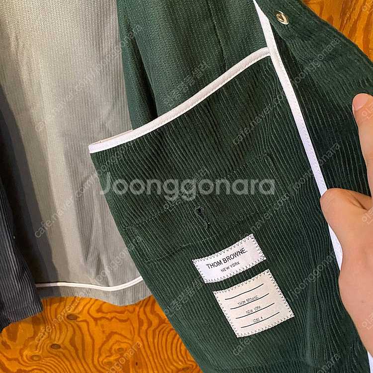 톰브라운 펀믹스 코듀로이 페이즐리 패치 셔츠 자켓 판매...--8