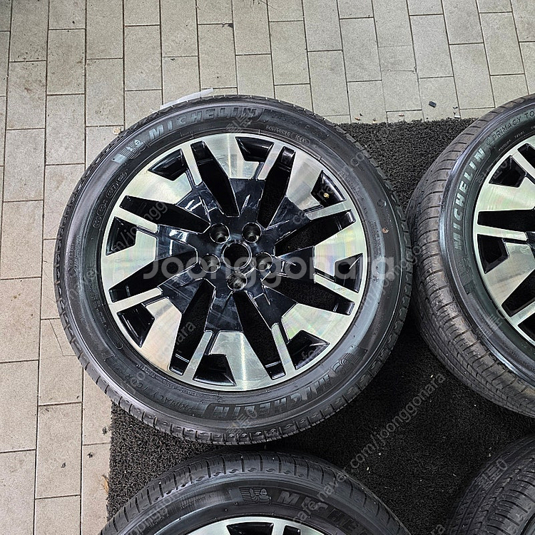 [ 추천 ] 더뉴 팰리세이드 튜익스 블랙 톤 20인치 휠 타이어 팝니다.--1