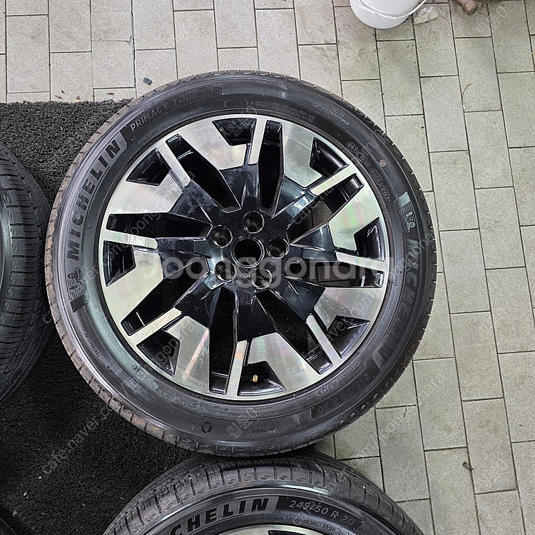 [ 추천 ] 더뉴 팰리세이드 튜익스 블랙 톤 20인치 휠 타이어 팝니다.--2