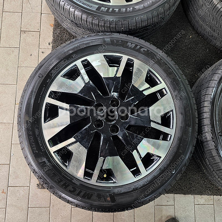 [ 추천 ] 더뉴 팰리세이드 튜익스 블랙 톤 20인치 휠 타이어 팝니다.--3