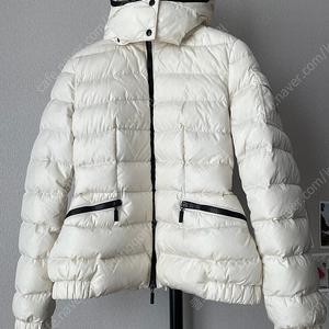 (정품)몽클레어(Moncler)후드 숏패딩 saby(사비) 크림 아이보리 사이즈1