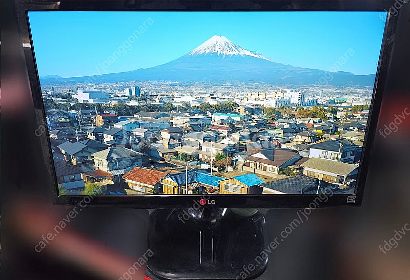 LG 22인치 LED 모니터 22MP55HQ 팝니다--1