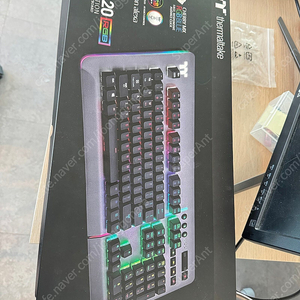 써멀테이크 Level 20 RGB 티타늄 게이밍 키보드(청축) 싸게 팝니다.