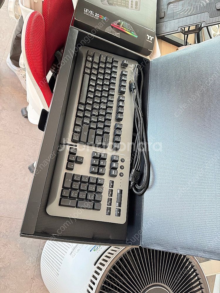 써멀테이크 Level 20 RGB 티타늄 게이밍 키보드...--1