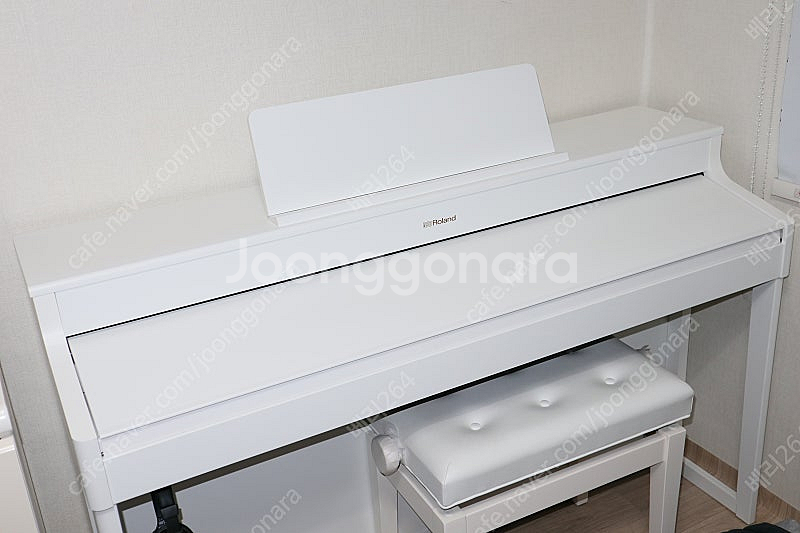 롤랜드 디지털피아노 HP702 화이트 풀세트 판매합니다--0