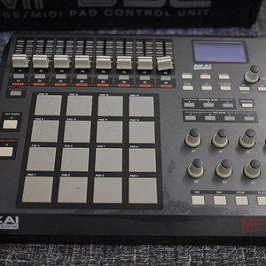 AKAI MPD 32