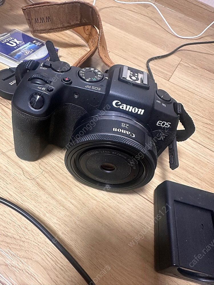 캐논 EOS RP+ RF 28mm F2.8 STM + 에버미디어 bu113 + 더미배터리 방송용으로 삿던거 판매합니... 이미지