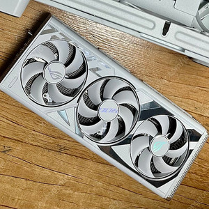 ASUS ROG Strix RTX 4090 White 판매합니다.