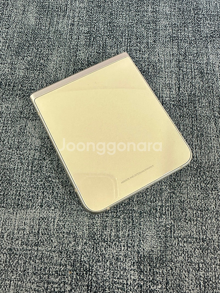 (미세한 점 멍) 갤럭시Z플립3 256G 크림 게임용 ...--2