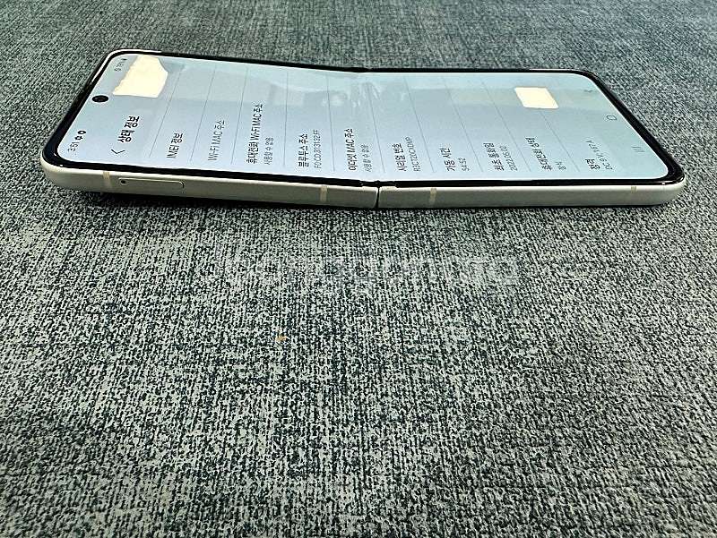 (미세한 점 멍) 갤럭시Z플립3 256G 크림 게임용 ...--9