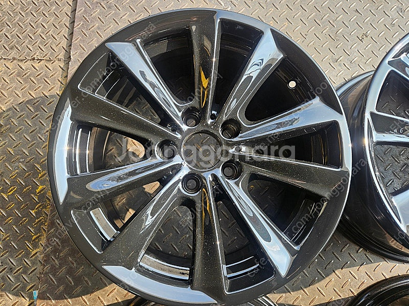 17인치 BMW F10 5시리즈 유광블랙 순정휠 1대분--1