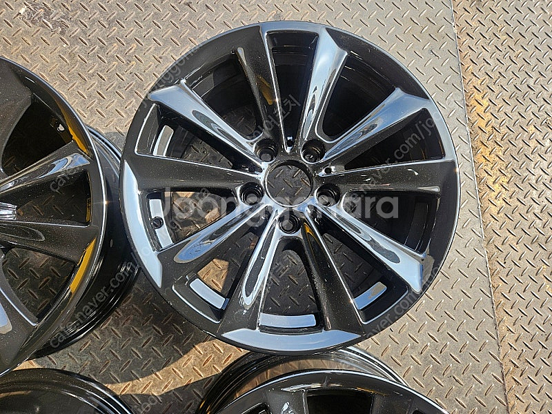 17인치 BMW F10 5시리즈 유광블랙 순정휠 1대분--2